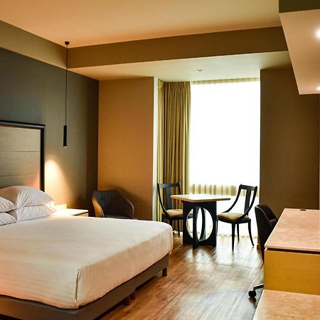 Ramada By Wyndham Mexico City Santa Fe Exterior photo