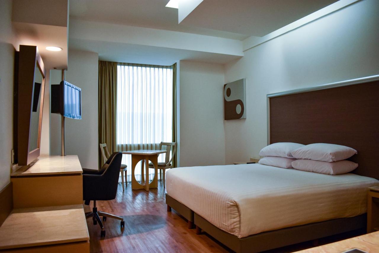 Ramada By Wyndham Mexico City Santa Fe Exterior photo