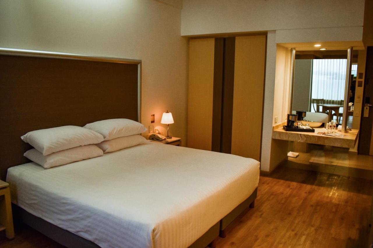 Ramada By Wyndham Mexico City Santa Fe Exterior photo