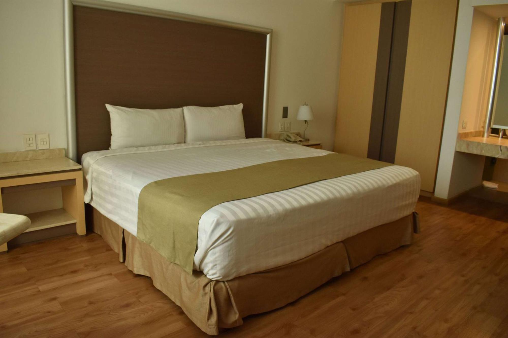 Ramada By Wyndham Mexico City Santa Fe Exterior photo