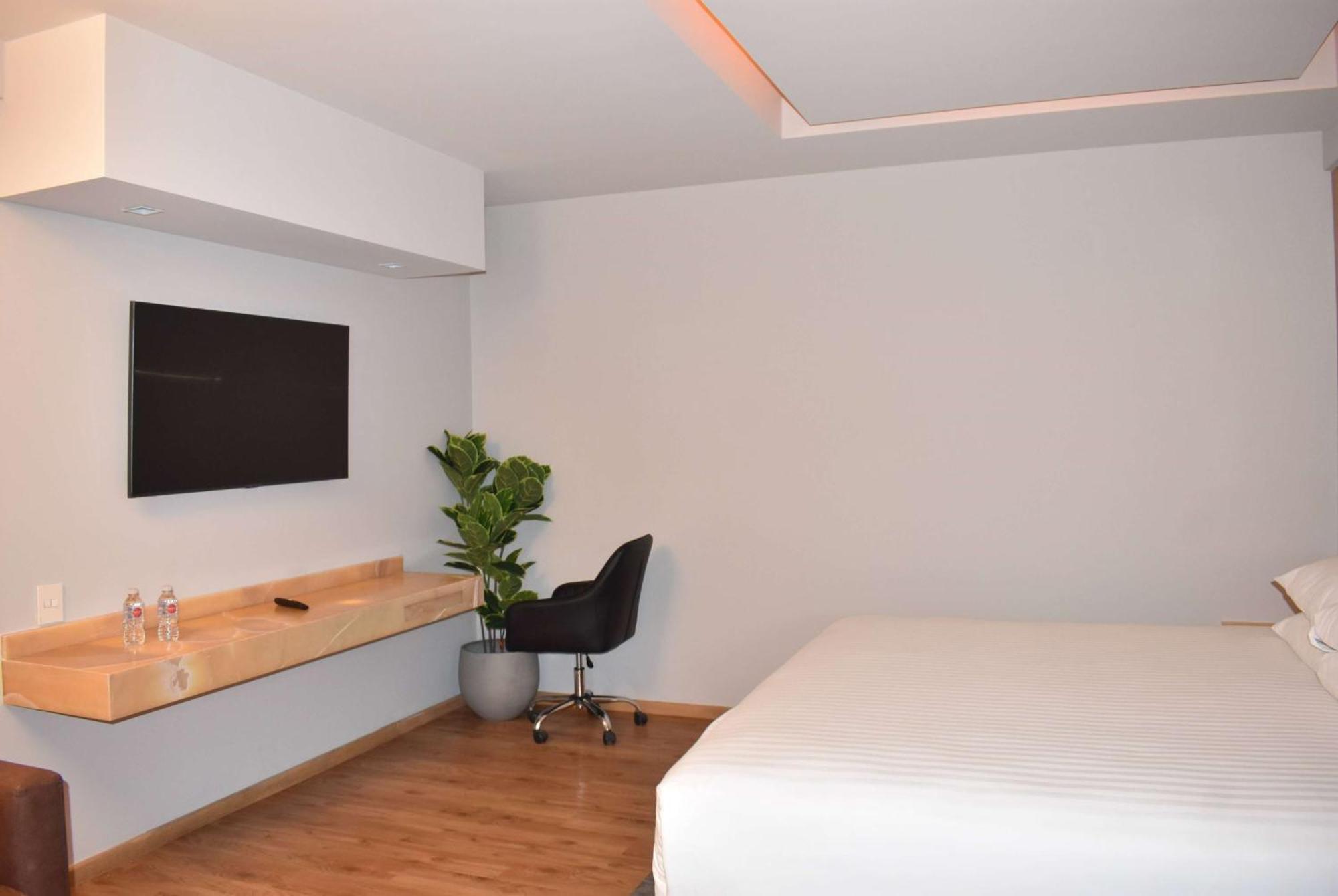 Ramada By Wyndham Mexico City Santa Fe Exterior photo