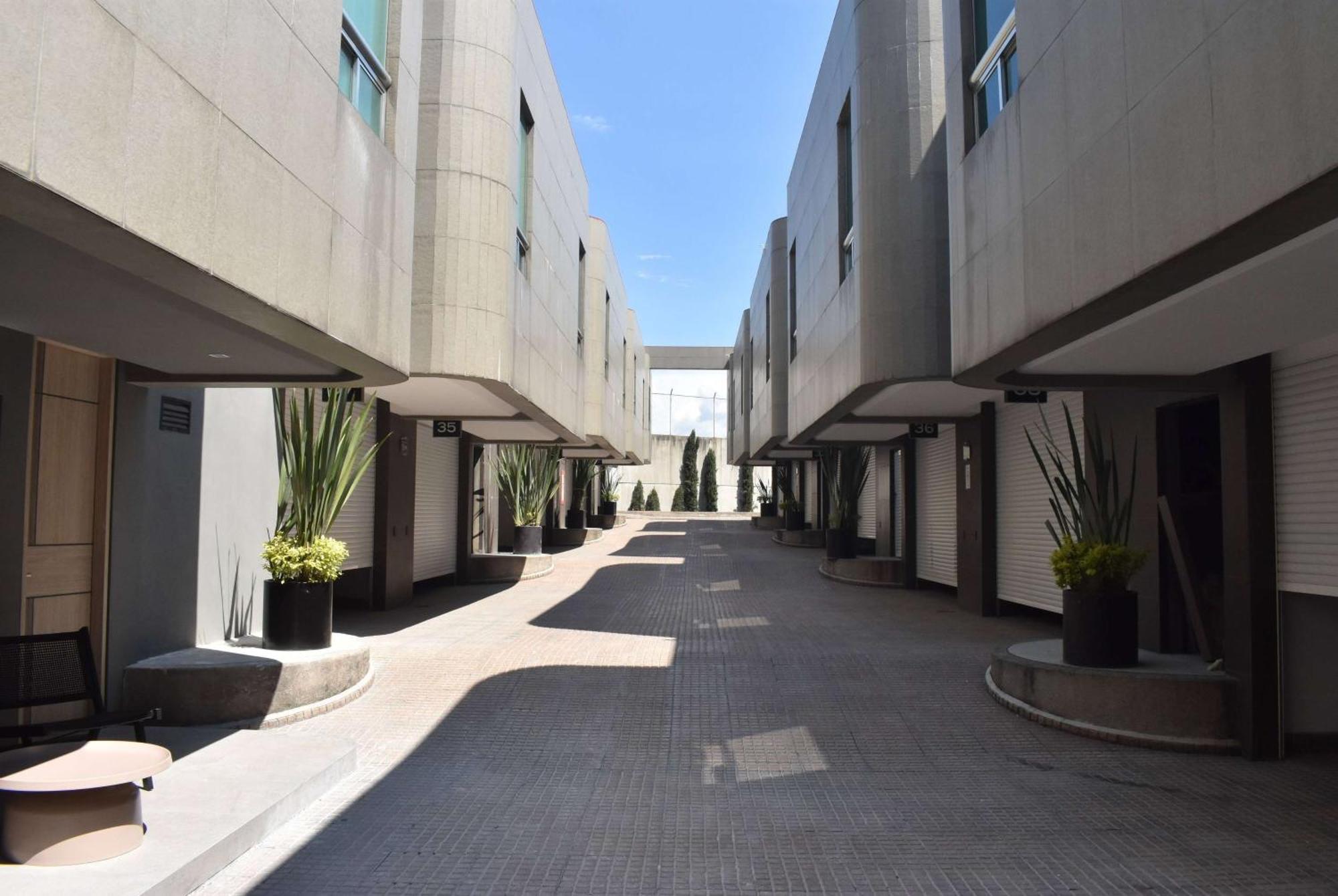 Ramada By Wyndham Mexico City Santa Fe Exterior photo