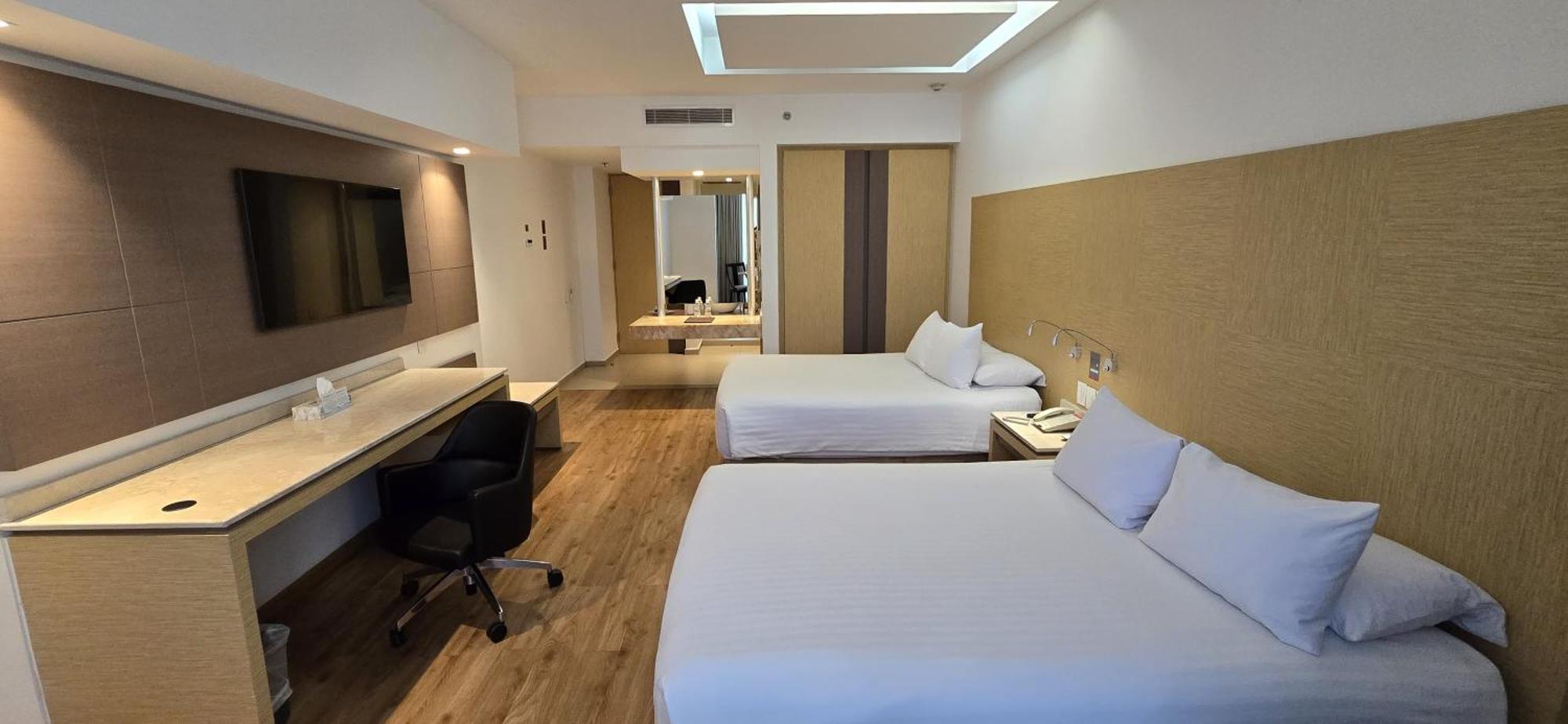 Ramada By Wyndham Mexico City Santa Fe Exterior photo