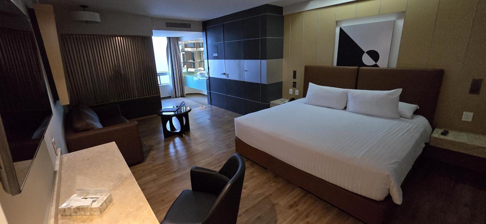 Ramada By Wyndham Mexico City Santa Fe Exterior photo