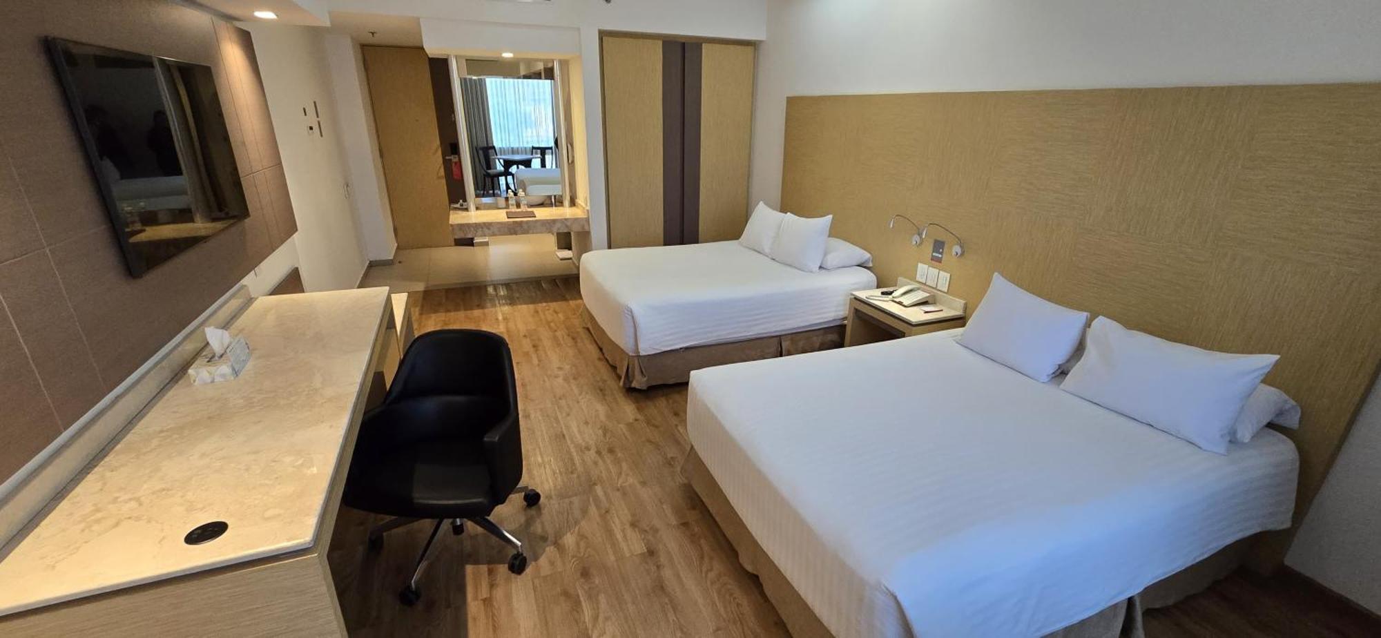 Ramada By Wyndham Mexico City Santa Fe Exterior photo