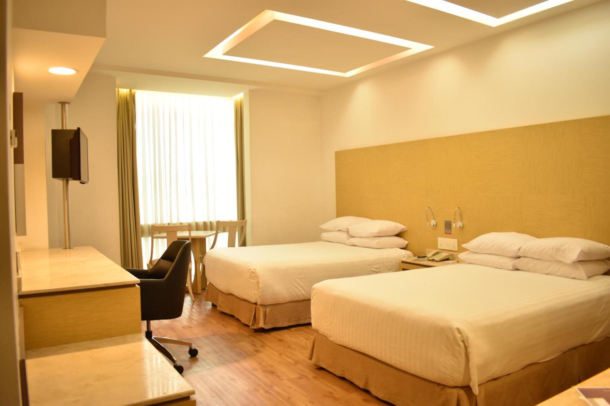 Ramada By Wyndham Mexico City Santa Fe Exterior photo